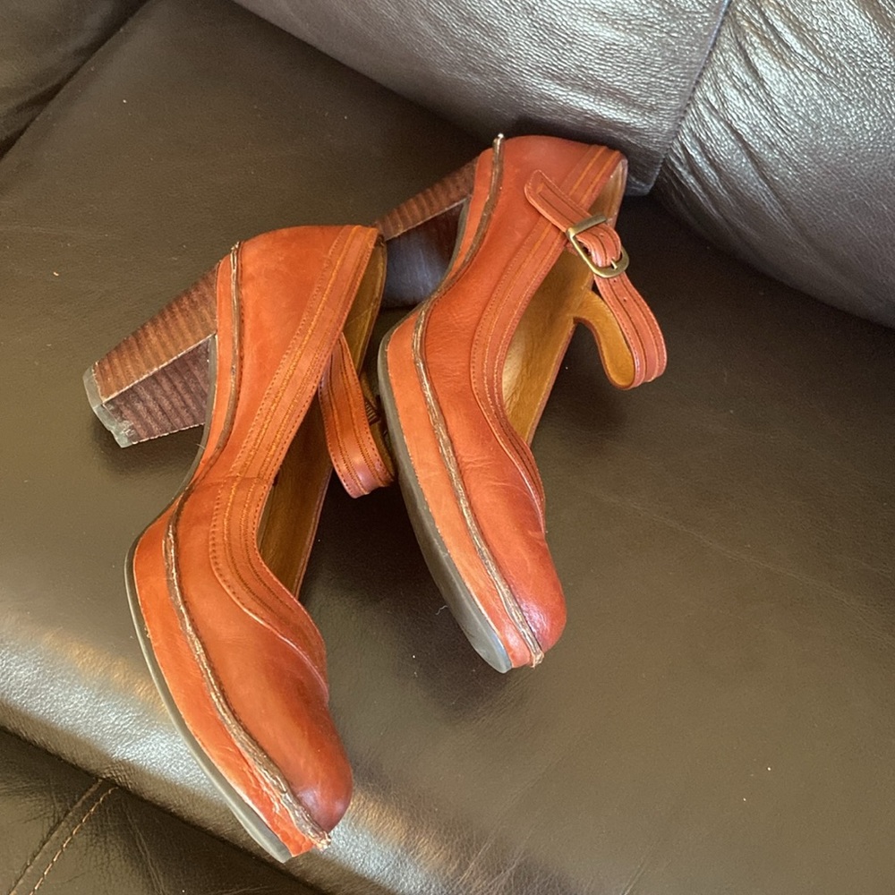 Shoes - Picture 10 of 11